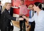 Gençlik ve Spor Bakanı Akif Çağatay Kılıç, Konya Beyşehir'de esnaf ziyareti yaptı.