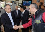 Gençlik ve Spor Bakanı Akif Çağatay Kılıç, Konya Beyşehir'de esnaf ziyareti yaptı.