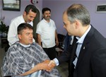Gençlik ve Spor Bakanı Akif Çağatay Kılıç, Konya Beyşehir'de esnaf ziyareti yaptı.