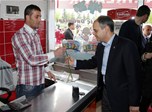Gençlik ve Spor Bakanı Akif Çağatay Kılıç, Konya Beyşehir'de esnaf ziyareti yaptı.