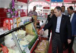 Gençlik ve Spor Bakanı Akif Çağatay Kılıç, Konya Beyşehir'de esnaf ziyareti yaptı.