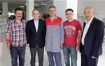 Gençlik ve Spor Bakanı Akif Çağatay Kılıç, Konya Beyşehir'de esnaf ziyareti yaptı.