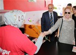 Gençlik ve Spor Bakanı Akif Çağatay Kılıç, Konya Beyşehir'de esnaf ziyareti yaptı.