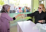 Gençlik ve Spor Bakanı Akif Çağatay Kılıç, Konya Beyşehir'de esnaf ziyareti yaptı.