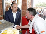 Gençlik ve Spor Bakanı Akif Çağatay Kılıç, Samsun'un Asarcık İlçesi'nde esnaf ziyaretinde bulundu.
