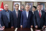 Gençlik ve Spor Bakanı Akif Çağatay Kılıç, Sivas Ak Parti İl Başkanlığı'ni ziyaret etti.