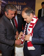 Gençlik ve Spor Bakanı Akif Çağatay Kılıç, Sivas Öğretmenevi'nde STK Başkanları ile öğle yemeğinde bir araya geldi.