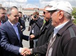 Gençlik ve Spor Bakanı Akif Çağatay Kılıç, Sivas Tarihi Kent Meydanı ve İstasyon Caddesi'nde vatandaşlarla sohbet etti.