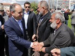 Gençlik ve Spor Bakanı Akif Çağatay Kılıç, Sivas Tarihi Kent Meydanı ve İstasyon Caddesi'nde vatandaşlarla sohbet etti.