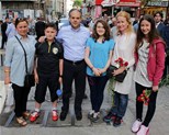 Gençlik ve Spor Bakanı Akif Çağatay Kılıç, Samsun'un Çiftlik Caddesi'nde hemşehrileri ile bir araya geldi.