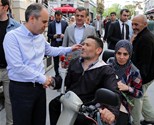 Gençlik ve Spor Bakanı Akif Çağatay Kılıç, Samsun'un Çiftlik Caddesi'nde hemşehrileri ile bir araya geldi.