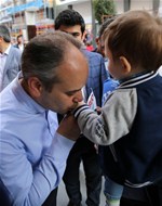 Gençlik ve Spor Bakanı Akif Çağatay Kılıç, Samsun'un Çiftlik Caddesi'nde hemşehrileri ile bir araya geldi.