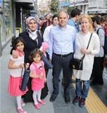 Gençlik ve Spor Bakanı Akif Çağatay Kılıç, Samsun'un Çiftlik Caddesi'nde hemşehrileri ile bir araya geldi.