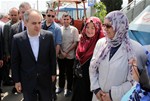 Gençlik ve Spor Bakanı Akif Çağatay Kılıç, Samsun'un Dereköy Mahallesi'nde hemşehrileri ile bir araya geldi.