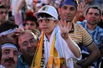 Başbakan Ahmet Davutoğlu ile Gençlik ve Spor Bakanı Akif Çağatay Kılıç, Ak Parti Amasya Mitingine katıldı.