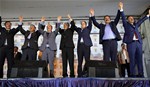 Başbakan Ahmet Davutoğlu ile Gençlik ve Spor Bakanı Akif Çağatay Kılıç, Ak Parti Amasya Mitingine katıldı.