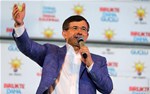 Başbakan Ahmet Davutoğlu ile Gençlik ve Spor Bakanı Akif Çağatay Kılıç, Ak Parti Amasya Mitingine katıldı.