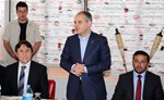 Gençlik ve Spor Bakanı Akif Çağatay Kılıç, Muhtarlar, belediye başkanı, belediye meclis üyeleri, gençlik kolları, kadın kolları başkanları ve stk temsilcileri ile kahvaltı programına katıldı.