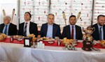 Gençlik ve Spor Bakanı Akif Çağatay Kılıç, Muhtarlar, belediye başkanı, belediye meclis üyeleri, gençlik kolları, kadın kolları başkanları ve stk temsilcileri ile kahvaltı programına katıldı.