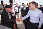 Gençlik ve Spor Bakanı Akif Çağatay Kılıç, Yakakentli hemşehrileri ile sohbet etti.