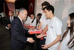 Gençlik ve Spor Bakanı Akif Çağatay Kılıç, Fatih Projesi kapsamında Samsun Ondokuzmayıs Lisesi'nde düzenlenen Lise Öğrencilerine Tablet Bilgisayar Dağıtım Törenine katıldı.