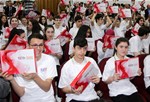 Gençlik ve Spor Bakanı Akif Çağatay Kılıç, Fatih Projesi kapsamında Samsun Ondokuzmayıs Lisesi'nde düzenlenen Lise Öğrencilerine Tablet Bilgisayar Dağıtım Törenine katıldı.