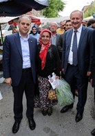 Gençlik ve Spor Bakanı Akif Çağatay Kılıç, Samsun'un İlyasköy Mahallesi'nde pazar esnafını ziyaret etti.