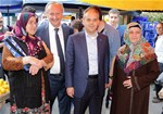 Gençlik ve Spor Bakanı Akif Çağatay Kılıç, Samsun'un İlyasköy Mahallesi'nde pazar esnafını ziyaret etti.