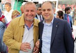 Gençlik ve Spor Bakanı Akif Çağatay Kılıç, Samsun'un İlyasköy Mahallesi'nde pazar esnafını ziyaret etti.
