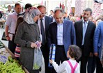 Gençlik ve Spor Bakanı Akif Çağatay Kılıç, Samsun'un İlyasköy Mahallesi'nde pazar esnafını ziyaret etti.
