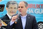 Gençlik ve Spor Bakanı Akif Çağatay Kılıç, Samsun'un Tekkeköy ilçesi Kurtuluş Mahallesi'ni ziyaret etti.
