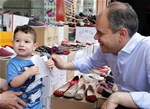 Gençlik ve Spor Bakanı Akif Çağatay Kılıç, Samsun Tekkeköy esnafını ziyaret etti.