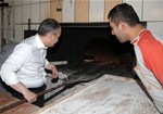 Gençlik ve Spor Bakanı Akif Çağatay Kılıç, Samsun'un Vezirköprü İlçesi Havza Caddesi esnafını ziyaret etti.