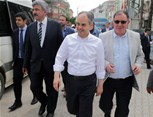 Gençlik ve Spor Bakanı Akif Çağatay Kılıç, Samsun'un Vezirköprü İlçesi Havza Caddesi esnafını ziyaret etti.