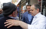 Gençlik ve Spor Bakanı Akif Çağatay Kılıç, Samsun'un Vezirköprü İlçesi Havza Caddesi esnafını ziyaret etti.