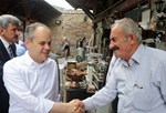 Gençlik ve Spor Bakanı Akif Çağatay Kılıç, Samsun'un Vezirköprü İlçesi esnafını ziyaret etti.