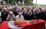 Gençlik ve Spor Bakanı Akif Çağatay Kılıç, merhum Opr. Dr. Kamil Furtun'un cenaze törenine katıldı.
