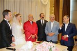 Gençlik ve Spor Bakanı Akif Çağatay Kılıç, Kınay ve Şener Aileleri tarafından düzenlenen Yasemin Hanım ve Necmi Bey'in nikah törenine katıldı.