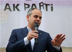 Gençlik ve Spor Bakanı Akif Çağatay Kılıç, Samsun'un Tepecik Mahallesi'nde hemşehrileri ile bir araya geldi.