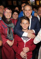 Gençlik ve Spor Bakanı Akif Çağatay Kılıç, Samsun'un Badırlı Mahallesi'nde hemşehrileri ile bir araya geldi.