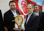 Gençlik ve Spor Bakanı Akif Çağatay Kılıç, Ak Parti Vezirköprü İlçe Başkanlığı'nı ziyaret etti.