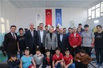 Gençlik ve Spor Bakanı Akif Çağatay Kılıç, Kırıkkale ziyareti esnasında halterci gençlerle biraraya geldi.