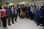 Bakan Çağatay Kılıç, Mardin'deki programı çerçevesinde Artuklu Gençlik Merkezi'ni ziyaret etti. Bakan Çağatay Kılıç Merkez'de gençlerle yakından ilgilendi.