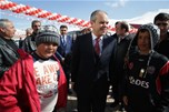 Başbakan Ahmet Davutoğlu, Gençlik ve Spor Bakanı Akif Çağatay Kılıç ile Bingöl’deki Haserek Kayak Merkezi’nin açılışını yaptı.