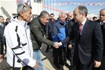 Başbakan Ahmet Davutoğlu, Gençlik ve Spor Bakanı Akif Çağatay Kılıç ile Bingöl’deki Haserek Kayak Merkezi’nin açılışını yaptı.