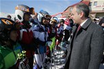 Başbakan Ahmet Davutoğlu, Gençlik ve Spor Bakanı Akif Çağatay Kılıç ile Bingöl’deki Haserek Kayak Merkezi’nin açılışını yaptı.
