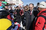 Başbakan Ahmet Davutoğlu, Gençlik ve Spor Bakanı Akif Çağatay Kılıç ile Bingöl’deki Haserek Kayak Merkezi’nin açılışını yaptı.