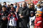 Başbakan Ahmet Davutoğlu, Gençlik ve Spor Bakanı Akif Çağatay Kılıç ile Bingöl’deki Haserek Kayak Merkezi’nin açılışını yaptı.