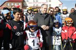 Başbakan Ahmet Davutoğlu, Gençlik ve Spor Bakanı Akif Çağatay Kılıç ile Bingöl’deki Haserek Kayak Merkezi’nin açılışını yaptı.
