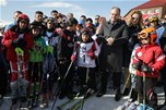 Başbakan Ahmet Davutoğlu, Gençlik ve Spor Bakanı Akif Çağatay Kılıç ile Bingöl’deki Haserek Kayak Merkezi’nin açılışını yaptı.